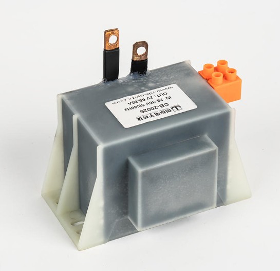 Apakah pertimbangan reka bentuk utama untuk pelesapan haba dalam Transformer Jenis-R untuk persekitaran pemasangan berketumpatan tinggi?